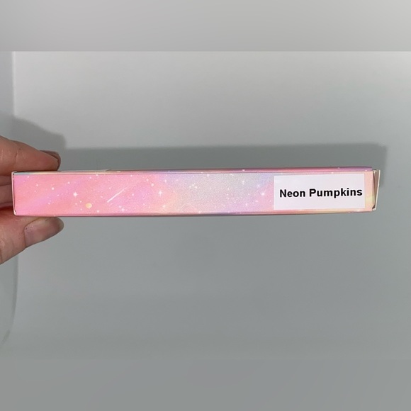 Handmade press on nails // Medium almond shape - Picture 8 of 10